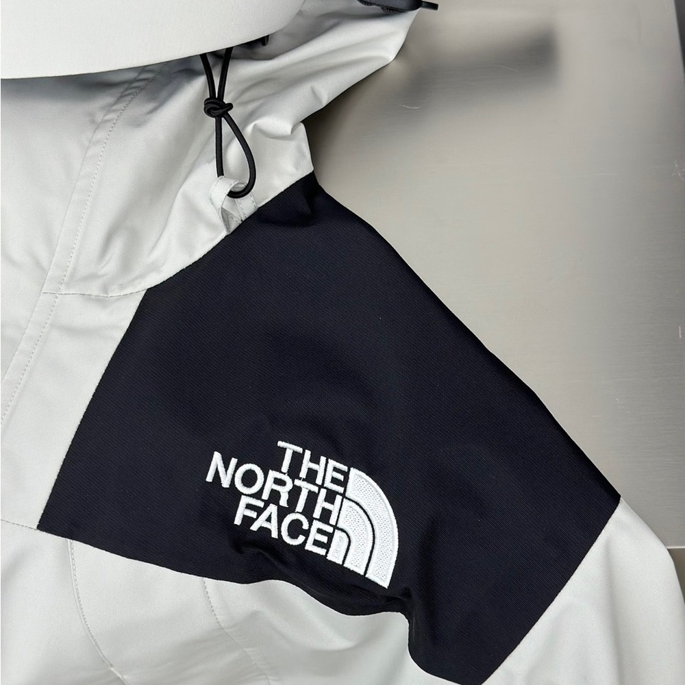Unisex The North Face Light Grey & Black GORE-TEX Waterproof Hooded Jacket - Picture 6 of 6